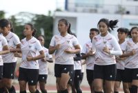 Timnas wanita Indonesia menggelar sesi latihan perdana di stadion Binan, Filipina, Sabtu (2/7/2022) sore