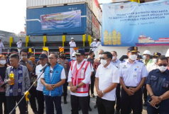 Menhub RI Budi Karya Sumadi menyaksikan langsung peluncuran distribusi program Mobilisasi Minyak Goreng Kemasan Rakyat “Minyakita”