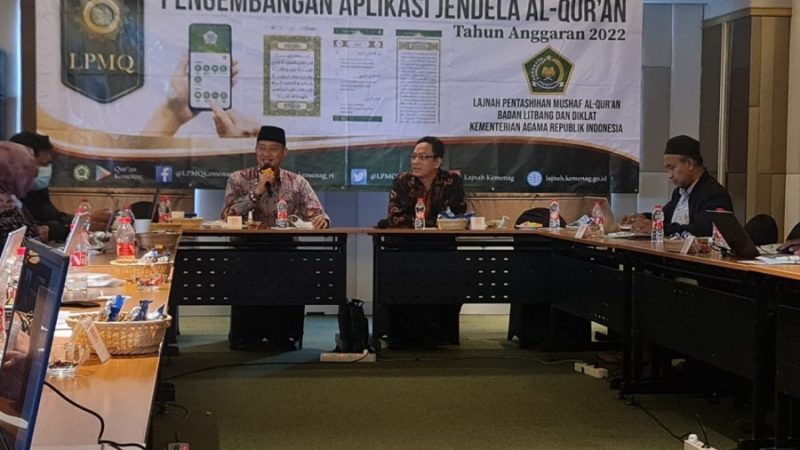 Kepala Biro Humas, Data dan Informasi, Akhmad Fauzin (berpeci)