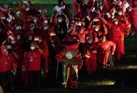 Defile Kontingen peserta 11th ASEAN Para Games Solo 2022 di Stadion Manahan Solo, Sabtu, 6/08/2022