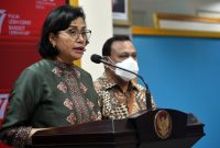 Menkeu Sri Mulyani memberikan keterangan pers usai SKP di Kantor Presiden, Jakarta, Senin (08/08/2022)