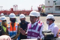 Presiden Jokowi didampingi Seskab Pramono Anung memberikan keterangan pers usai meresmikan Terminal Kijing, Mempawah, Kalbar, Selasa (09/08/2022)