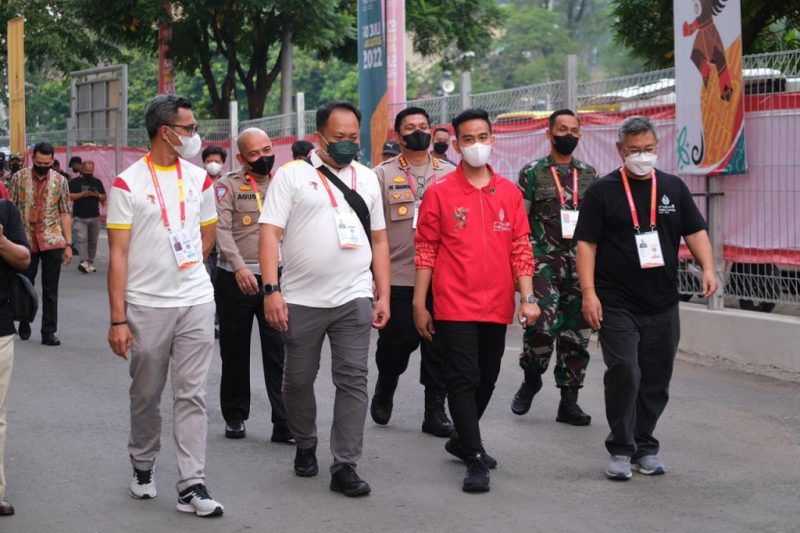 Wali Kota Solo, Gibran Rakabuming Raka.memberikan dukungan pada para atlet Indonesia dari arena ke arena APG XI/2022