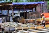 olda Jambi melakukan operasi penertiban gudang minyak illegal di wilayah hukum Polda Jambi 