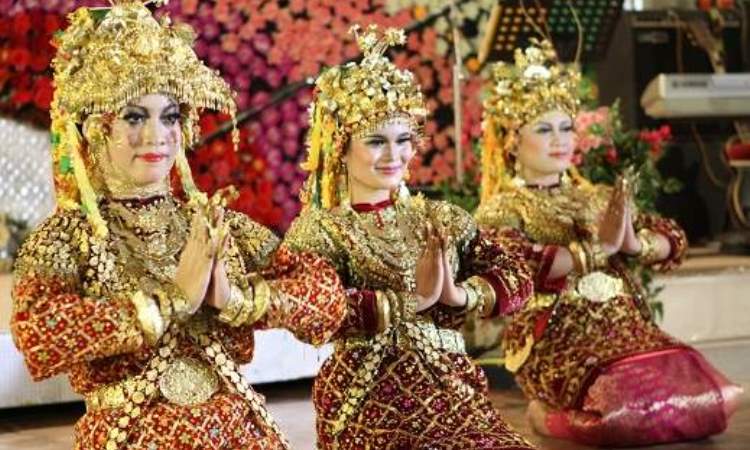 Baju adat Sumatra Selatan