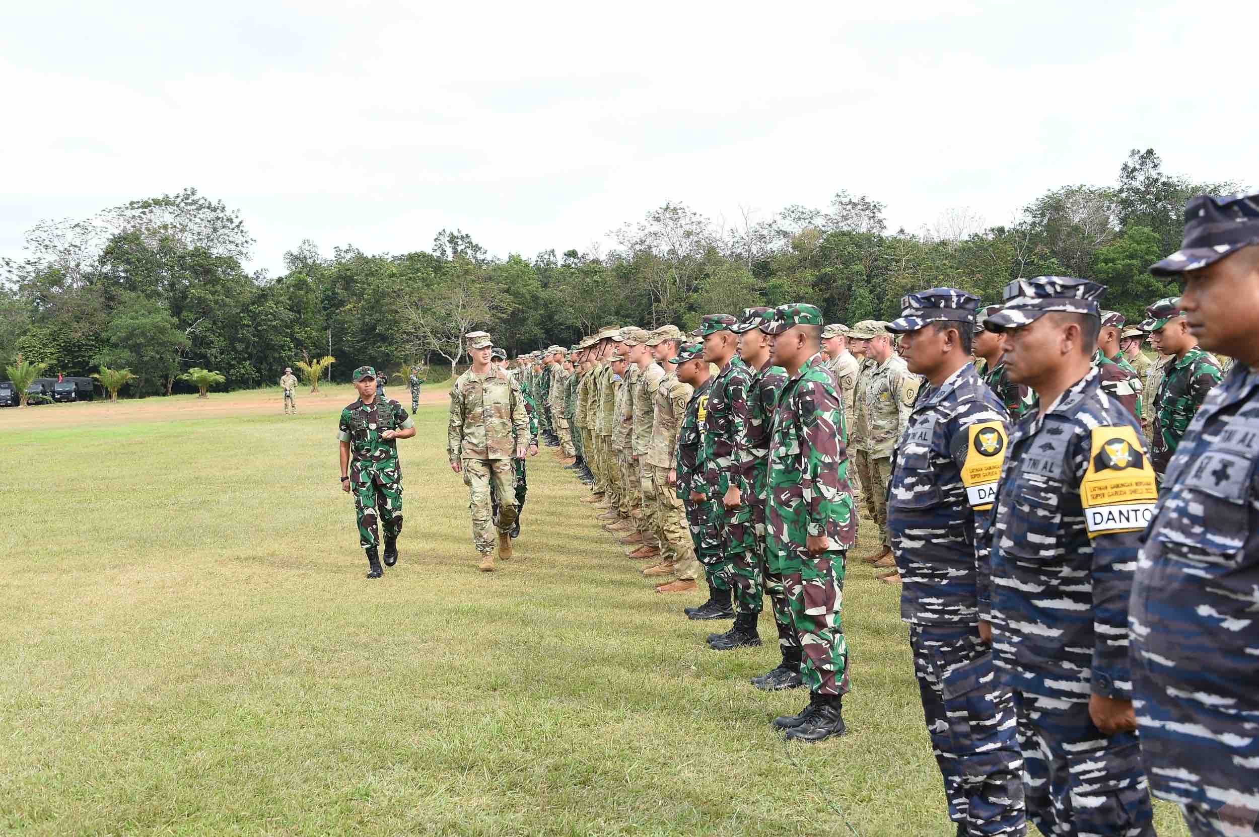 Komandan Kodiklatad Letjen TNI Ignatius Yogo Triyono MA resmi menutup Latihan Bersama Super Garuda Shield 2022