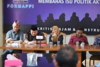 Anggota Bawaslu Lolly Suhenty (tengah) saat menjabarkan kendala Bawaslu dalam mengawasi tahapan pendaftaran dan verifikasi administrasi (vermin) partai politik (parpol) calon peserta Pemilu 2024 saat diskusi bersama Formappi, Kamis (18/8/2022)