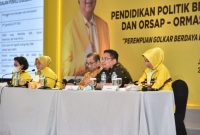 Ketua Bawaslu Rahmat Bagja (dua dari kanan) menjadi narasumber dalam Rakornis Bidang Perempuan dan Pendidikan bagi Ormas dan Organisasi Sayap Perempuan Partai Golkar Tahun 2024, di Jakarta, Sabtu (27/08/2022)
