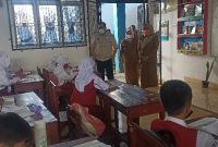 Kadisdik Palembang H Ahmad Zulinto melakukan sidak ke beberapa sekolah di Palembang