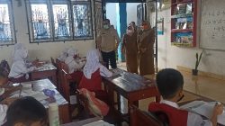 Kadisdik Palembang H Ahmad Zulinto melakukan sidak ke beberapa sekolah di Palembang