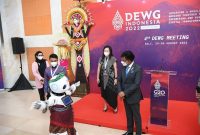 Robot UU saat menyapa Menkominfo RI Johnny G. Plate saat Pembukaan Pameran Industrial Task Force (ITF) DEWG, Senin (29/08/2022)
