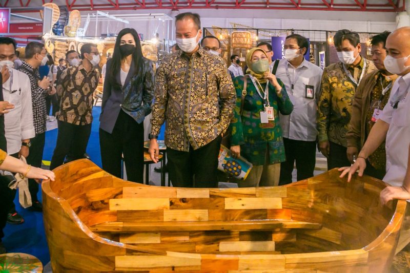 Menteri Perindustrian Agus Gumiwang Kartasasmita
