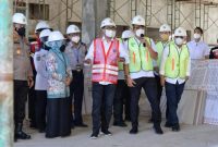 Menteri Perhubungan Budi Karya Sumadi saat meninjau progres pembangunan Terminal Tingkir, Minggu (7/8