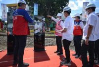Menhub Budi Karya Sumadi saat meninjau progres pembangunan jalur ganda KA Solo-Semarang di Simpang Joglo, Solo, Minggu (7/8)