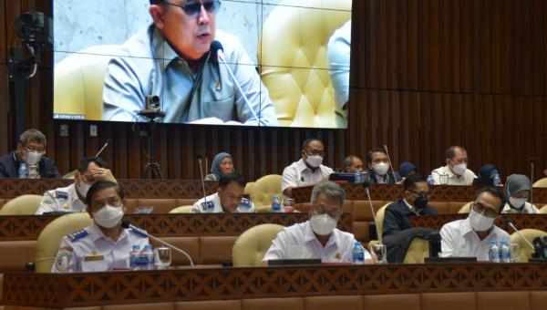 Menhub saat menghadiri Raker dengan Komisi V DPR-RI di Jakarta