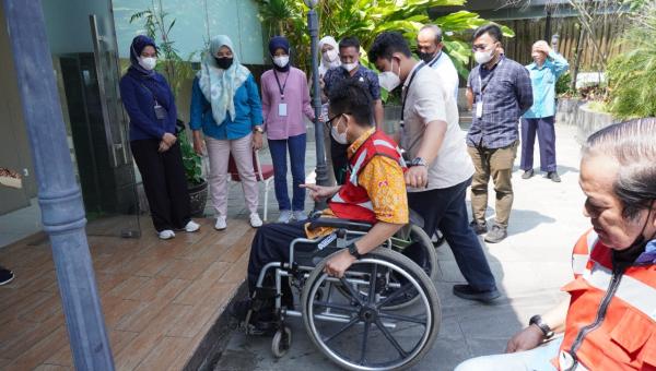 Kemenhub mendorong kesetaraan aksesibilitas transportasi bagi kelompok rentan, yakni: kelompok disabilitas
