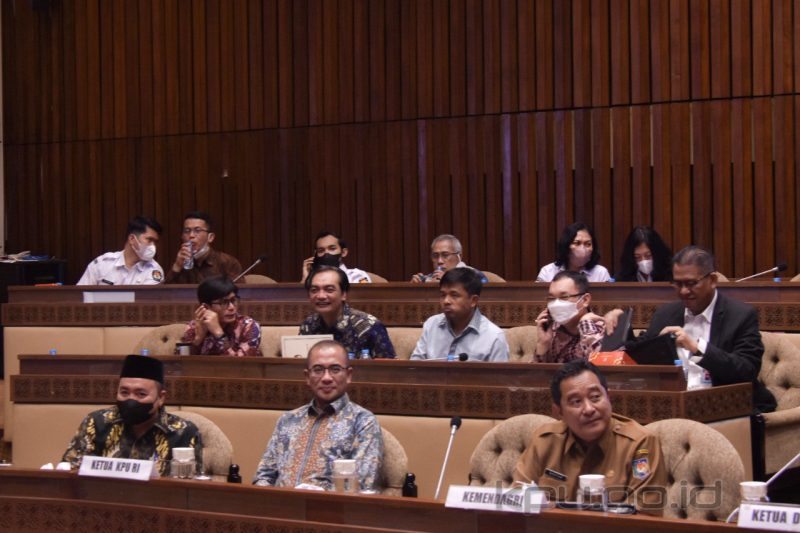  Rapat Kerja dan Rapat Dengar Pendapat Komisi II DPR bersama Kementerian Dalam Negeri (Kemendagri), Komisi Pemilihan Umum (KPU), Badan Pengawas Pemilu (Bawaslu) dan Dewan Kehormatan Penyelenggara Pemilu (DKPP)