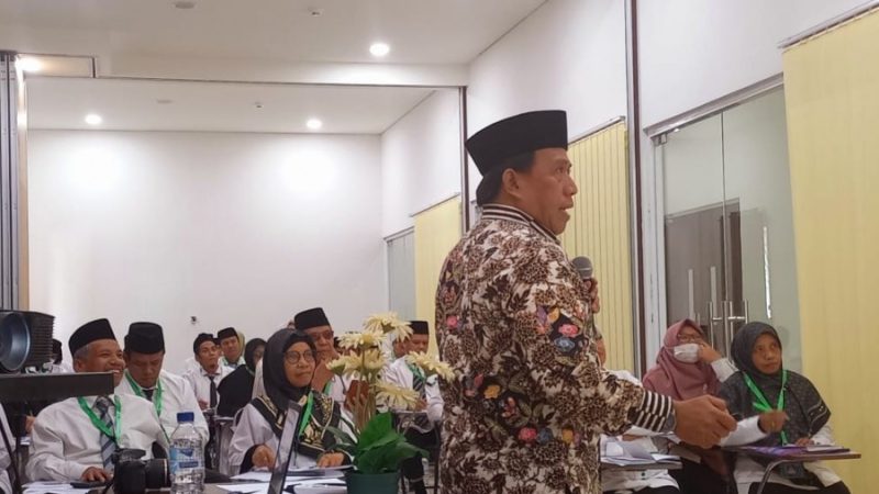 Direktur Bina Haji Arsad Hidayat beri arahan peserta Sertifikasi Pembimbing Ibadah Haji di NTB