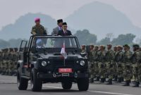 Wapres Ma’ruf Amin didampingi Menhan Prabowo Subiakto menginspeksi pasukan dalam Upacara Penetapan Komcad Tahun 2022, di Pusdiklatpassus, Batujajar, Jawa Barat, Kamis (08/09/2022)
