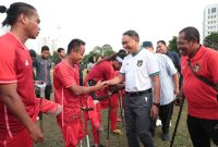 Menpora Amali usai menyaksikan pertandingan uji coba Timnas Sepak Bola Amputasi Indonesia kontra PSAI Jawa Timur di Stadion Soemantri Brodjonegoro, Jakarta, Sabtu (3/9