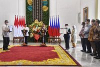Presiden Jokowi dan Presiden Marcos Jr menyaksikan penandatangan MoU antara kedua negara, di Istana Kepresidenan Bogor, Jawa Barat, Senin (05/09/2022) 
