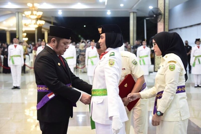 Gubernur Sumsel H Herman Deru resmi mengukuhkan 50 orang anggota Pasukan Pengibar Bendera Pusaka (Paskibraka) Provinsi Sumsel Tahun 2022