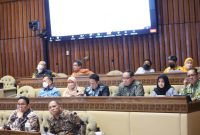 Ketua Bawaslu Rahmat Bagja didampingi Anggota Bawaslu, Lolly Suhenty, Totok Hariyono, Herwyn JH Malonda dan Puadi saat Rapat Dengar Pendapat (RDP) bersama Komisi II, Kemendagri, KPU, dan DKPP 