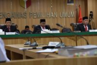 Ketua Majelis Sidang Rahmat Bagja didampingi dua Anggota Majelis Sidang Puadi dan Herwyn JH Malonda dalam sidang administrasi pemilu Partai Ibu dan Pelita di gedung Bawaslu, Jumat, (09/09/2022)