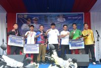 Gubernur Sumsel H Herman Deru usai membagikan hadiah kepada pemenang Fun Run Sport Edutainment di Plaza Utama Gelora Sriwijaya JSC Palembang