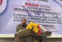 Anggota Bawaslu Totok Hariyono saat mengisi Kuliah Umum Gotong Royong Menjaga Pemilu dan Demokrasi di Universitas Negri Sultan Aji Muhammad Idris Samarinda, Kalimantan Timur, Rabu, (28/09/2022)