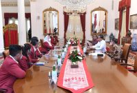 Presiden Jokowi saat menerima pengurus Federasi Panjat Tebing Indonesia (FPTI) di Istana Negara, Jakarta, Rabu (21/09/2022)