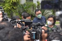 Menkeu Sri Mulyani Indrawati saat menjawab pertanyaan wartawan usai rapat terkait Persiapan Keketuaan Indonesia pada ASEAN 2023, di Kompleks Istana Kepresidenan, Jakarta, Selasa (13/09/2022)
