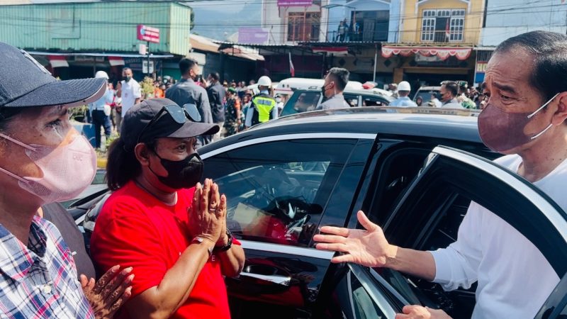 Presiden Jokowi berdialog dengan perwakilan demonstran, Rabu (31/08/2022), di Jayapura, Papua.