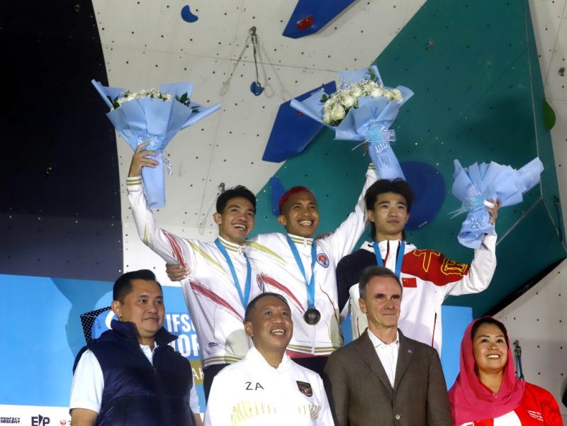 Aspar dan Kiromal katibin berfoto bersama Menpora dan Ketua FPTI
