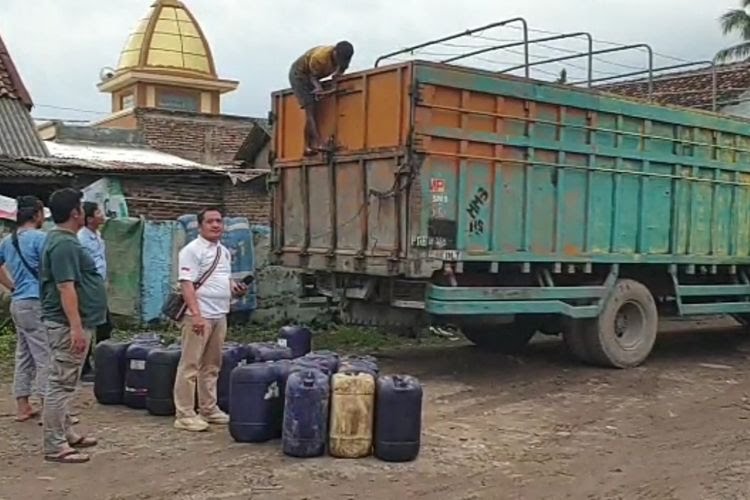 Ditserse Polda Lampung saat mengamankan barang bukti solar bersubsidi
