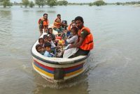 evakuasi warga Pakistan terdampak banjir beberapa waktu lalu
