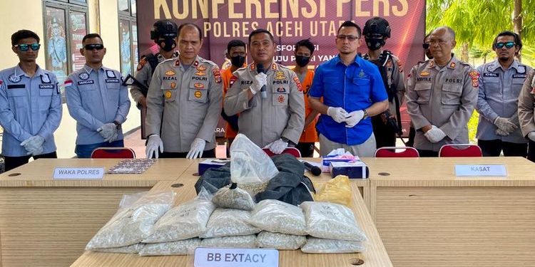 Polres Aceh Utara saat memberikan keterangan pers 