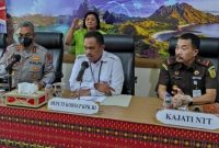 Polda NTT saat menggelar konferensi pers tentang kasus dugaan korupsi proyek pengadaan bawang merah di Kabupaten Malaka