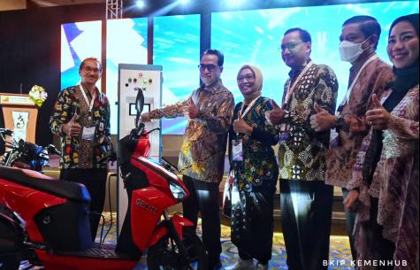 Menhub Budi Karya Sumadi saat membuka Indonesia Electric Motor Show 2022 (IEMS 2022)
