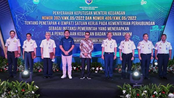 Penetapan empat satker BLU Kemenhub, ditandai dengan diserahkannya Keputusan Menkeu oleh Dirjen Perbendaharaan Kemenkeu kepada Kemenhub