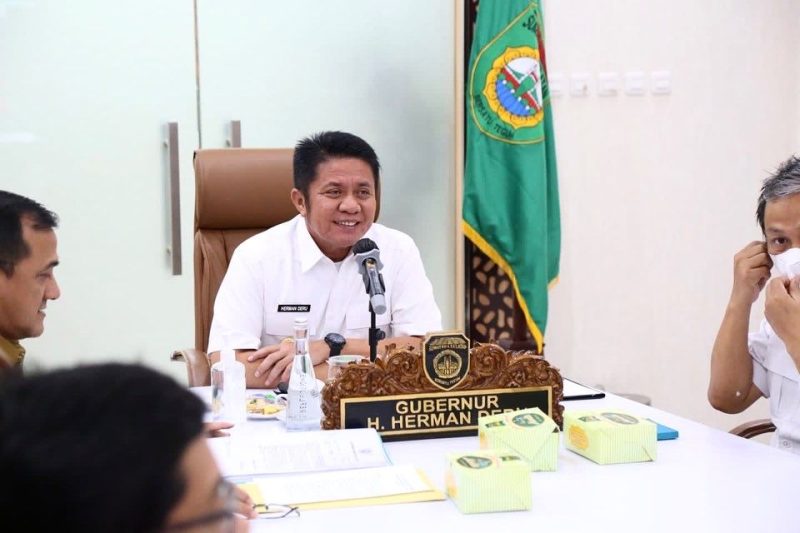 Gubernur Sumsel H Herman Deru bersama Menteri Perhubungan RI, Budi Karya Sumadi menggelar Rapat Percepatan Pembangunan Pelabuhan Tanjung Carat secara virtual