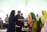 Gubernur Sumsel H Herman Deru saat menghadiri  pengajian akbar dan memberikan santunan kepuluhan anak yatim piatu yang dipusatkan di Masjid Al-Amin, Rabu (14/9) siangGubernur Sumsel H Herman Deru saat menghadiri  pengajian akbar dan memberikan santunan kepuluhan anak yatim piatu yang dipusatkan di Masjid Al-Amin, Rabu (14/9) siang