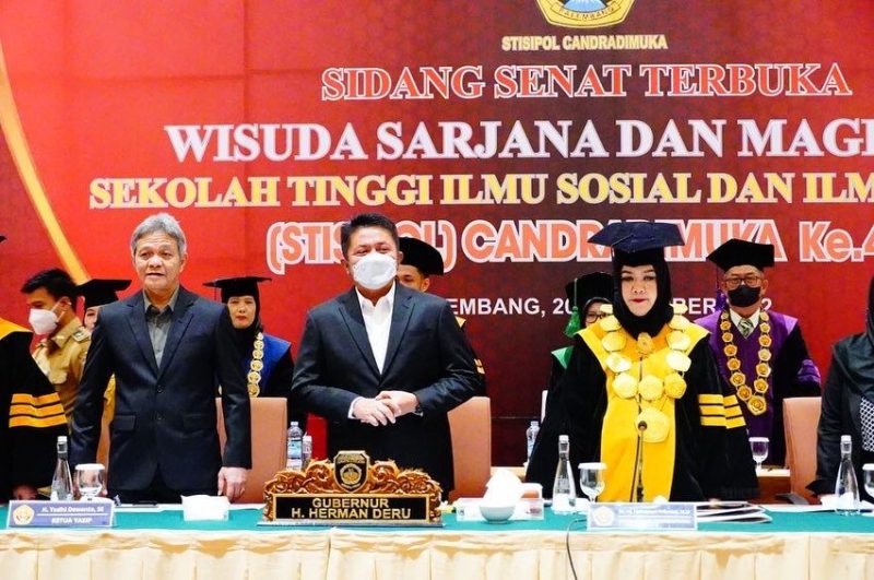 Gubernur Sumsel Herman Deru menghadiri wisuda sarjana dan magister Sekolah Tinggi Ilmu Sosial dan Ilmu Politik (STISIPOL) Candradimuka ke 43 tahun 2022