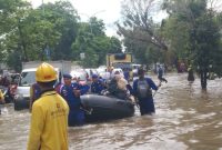 Bantu Warga, Polairud Polda Sumsel Terjunkan 2 Perahu Karet