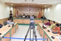 Ketua Bawaslu Rahmat Bagja menjadi Ketua Majelis Pemeriksa yang didampingi Anggota Majelis Pemeriksa Puadi dan Totok Hariyono saat sidang perdana permohonan penyelesaian sengketa di Gedung Bawaslu, Jakarta, Rabu (26/10/2022)