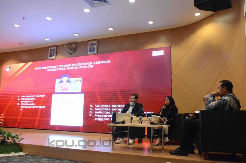Anggota Komisi Pemilihan Umum (KPU) Betty Epsilon Idroos hadir mengisi Talkshow, Road to Anti-Corruption Summit 5