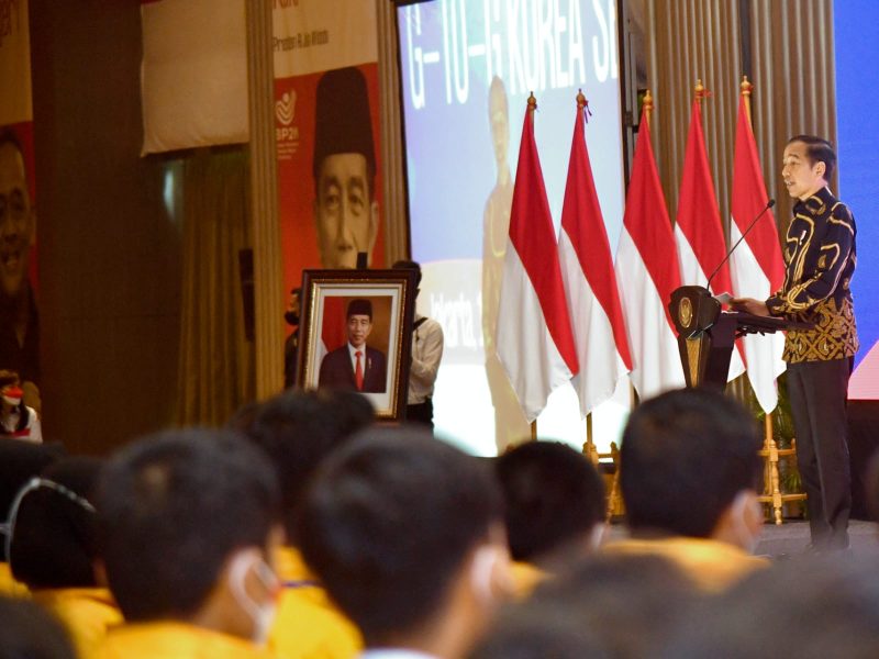 Presiden Jokowi saat melepas PMI skema G to G ke Korea Selatan di Hotel El Royale, Jakarta, pada Senin (17/10/2022)