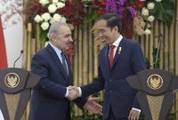 Presiden Jokowi usai melakukan keterangan pers bersama PM Palestina Mohammad I.M. Shtayyeh di Istana Kepresidenan Bogor, Jawa Barat, pada Senin (24/10/2022)
