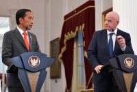 Presiden Joko Widodo menerima kedatangan Presiden FIFA Gianni Infantino, di Istana Merdeka Jakarta, Selasa (18/10/2022)