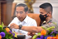 Presiden Jokowi sebelum memimpin rapat mengenai pembangunan IKN, Selasa (04/10/2022), di Istana Merdeka, Jakarta 